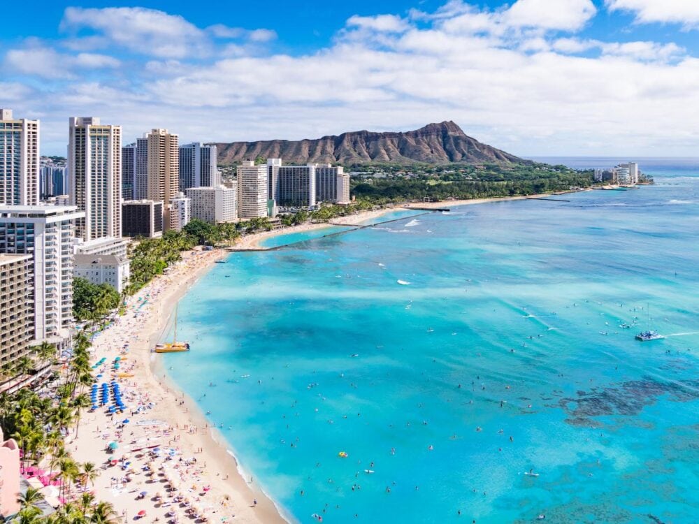 waikiki beach and diamondhead crater